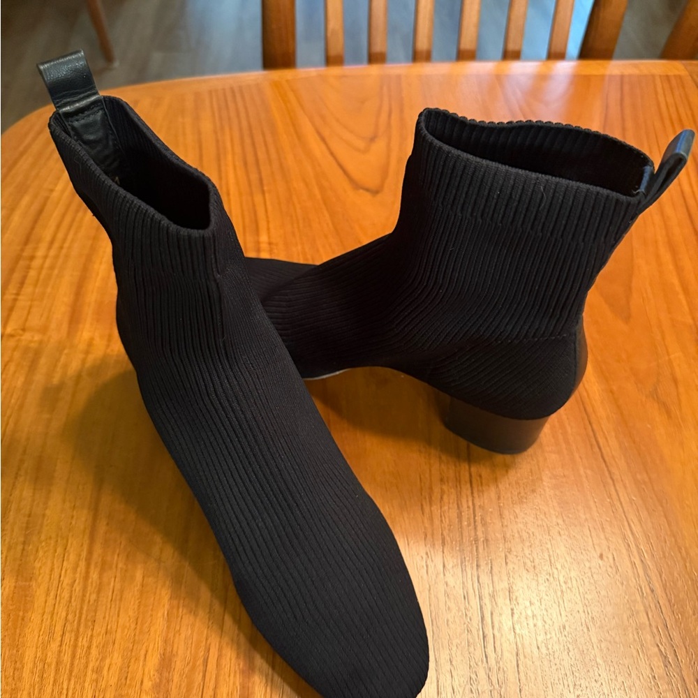 Everlane Black Ankle Boots Minimalist Design GOOD USED condition very light wear